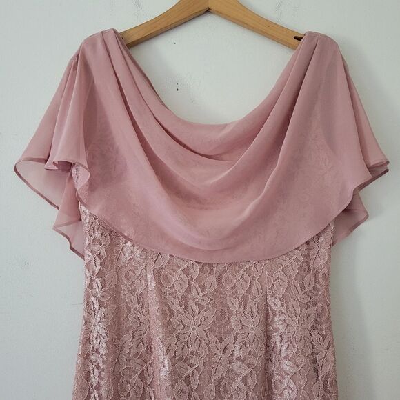 Jessica Howard Glitter Lace Sheath Dress with Attached Capelet Pink 6 - Picture 9 of 11